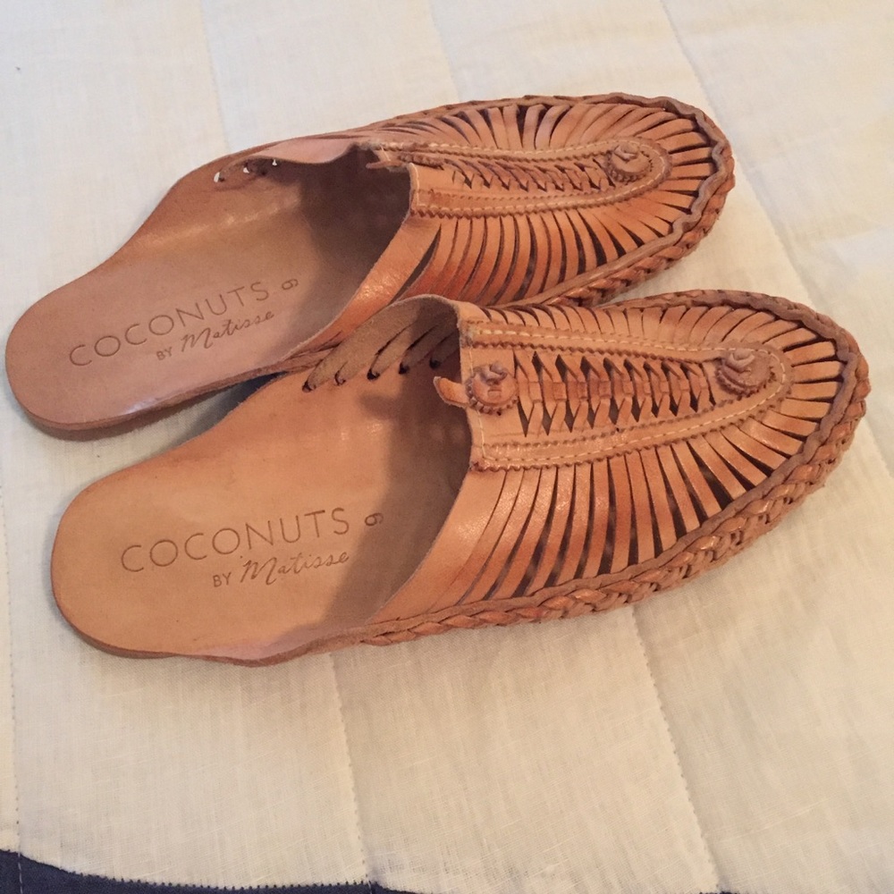 Size 9 Coconuts by Matisse Woven Mule